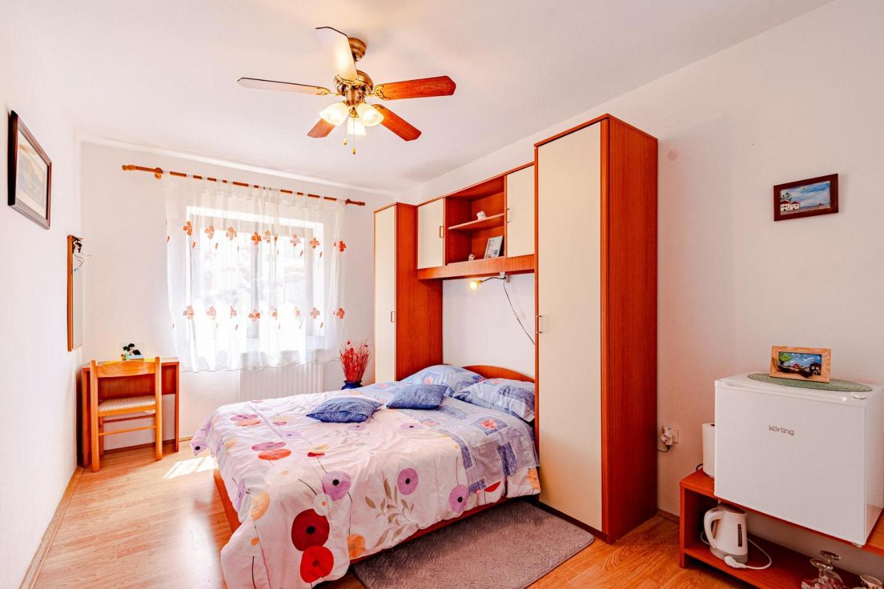 Apartments And Rooms With Parking Space Мали-Стон Экстерьер фото
