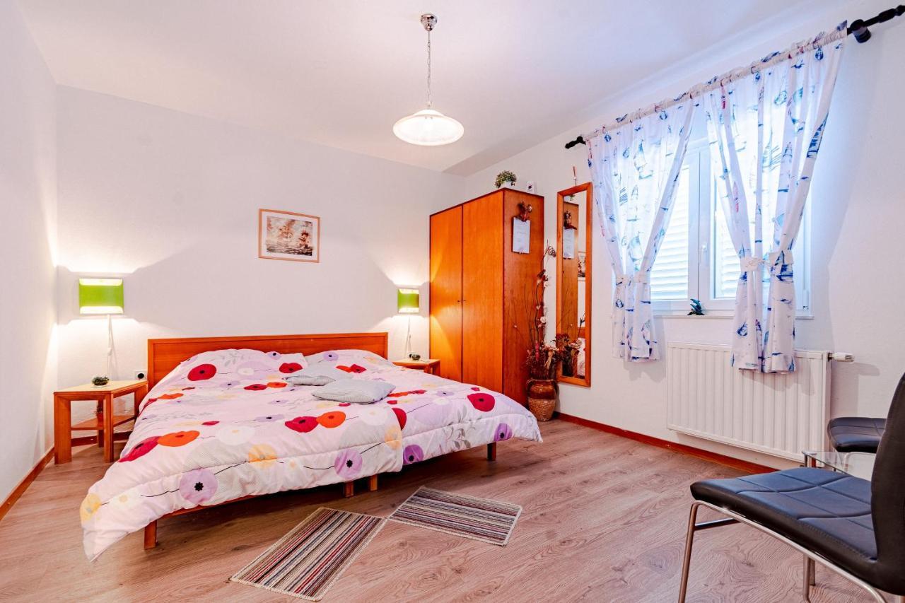 Apartments And Rooms With Parking Space Мали-Стон Экстерьер фото