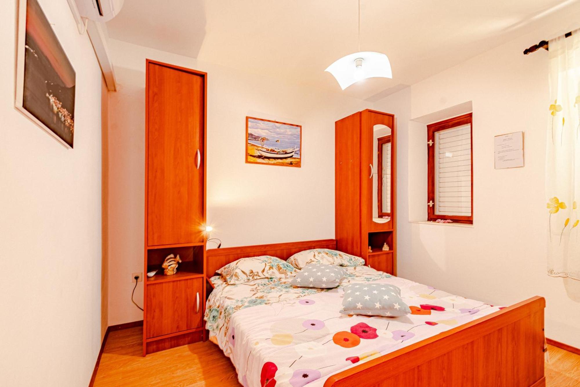 Apartments And Rooms With Parking Space Мали-Стон Номер фото